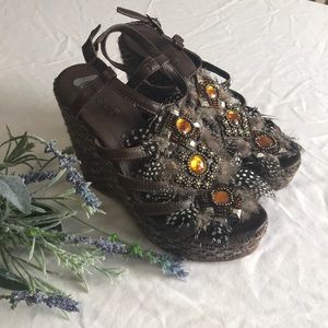 Bucco Brown Feather Wedges